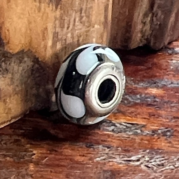 Pandora Retired Black and White Swirl
Murano Glass Charm - 790676 Sterling Core - Picture 5 of 6